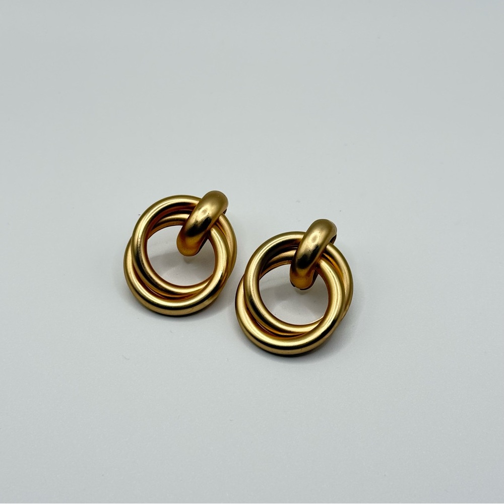 earrings - Picture 7 of 11